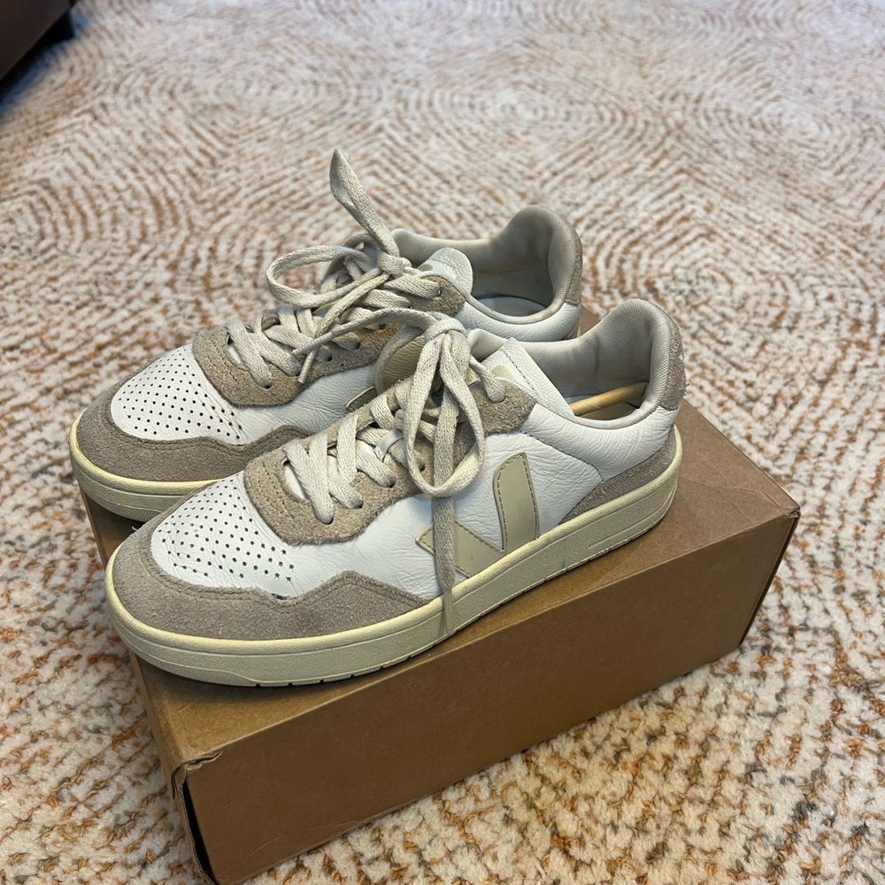Veja V-90 Leather Sneaker - Extra White Pierre 38